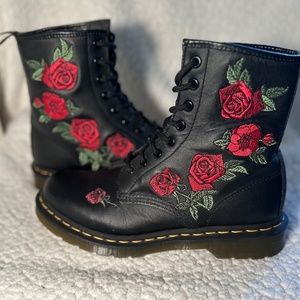 1460 VONDA FLORAL ROSES LEATHER LACE UP BOOTS, US Size 8, Like New